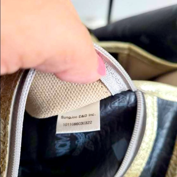 MCM Tote Bag - Picture 10 of 16